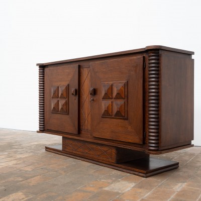 Buffet  brutaliste en chêne à décor géométrique – 1940