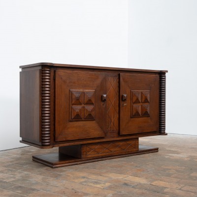 Buffet  brutaliste en chêne à décor géométrique – 1940