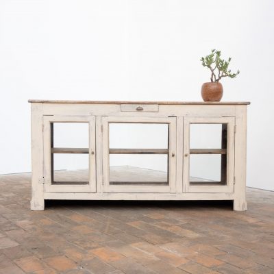 Ancien comptoir vitrine en bois peint – début XXe siècle
