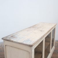 Ancien comptoir vitrine en bois peint – début XXe siècle