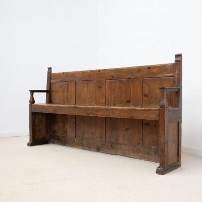 Ancien banc en bois à dossier panneauté – XIXe siècle