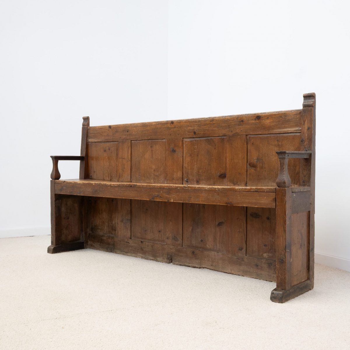 Ancien banc en bois à dossier panneauté – XIXe siècle