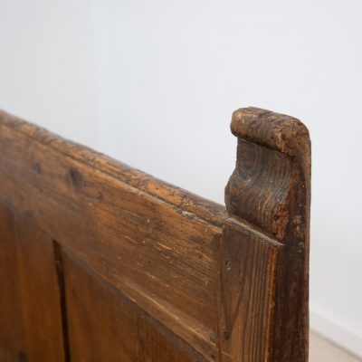 Ancien banc en bois à dossier panneauté – XIXe siècle