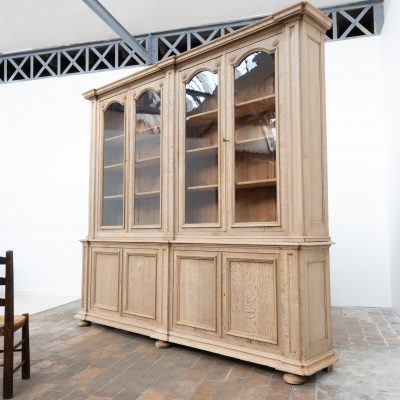 Grande bibliothèque vitrée en chêne – XIXe siècle