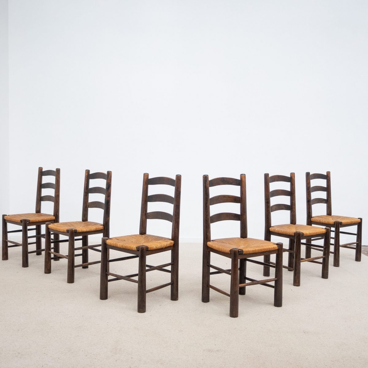 Ensemble de 6 chaises en bois et paille style G. ROBERT vers 1950