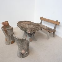 Ensemble de jardin en béton imitation tronc d’arbre - 1970