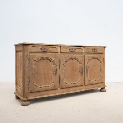 Enfilade en chêne sculpté du XVIIIe siècle