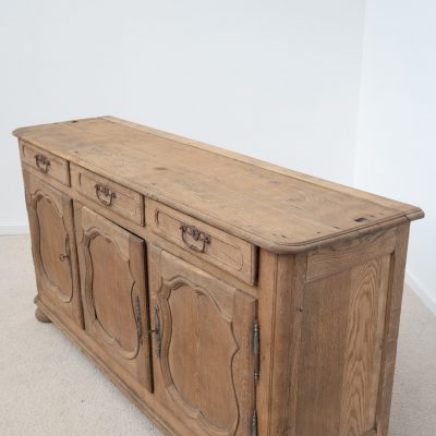 Enfilade en chêne sculpté du XVIIIe siècle
