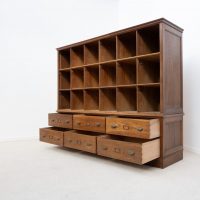 Meuble de métier en chêne à casiers et tiroirs – début XXe siècle
