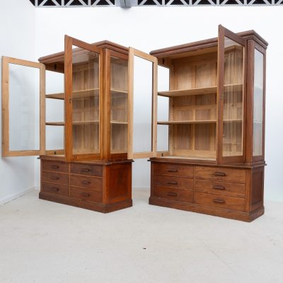 Paire de vitrines de mercerie - 1950