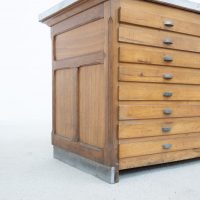 Grand meuble de métier à 12 tiroirs et portes coulissantes - XXème