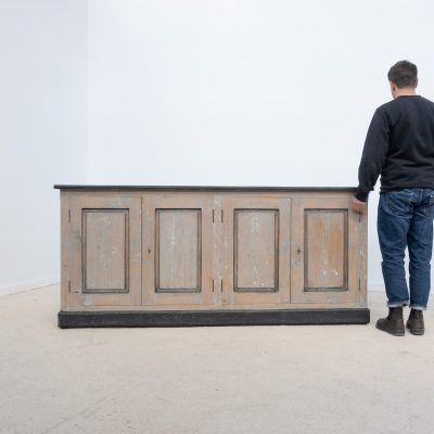 Grand buffet bas à quatre portes, patine d’origine – début XXe siècle