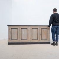 Grand buffet bas à quatre portes, patine d’origine – début XXe siècle