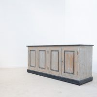 Grand buffet bas à quatre portes, patine d’origine – début XXe siècle