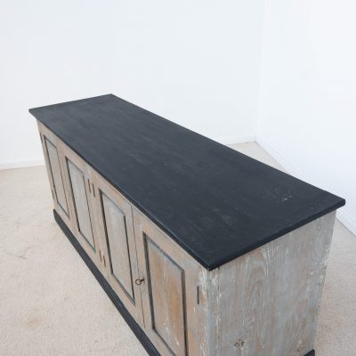 Grand buffet bas à quatre portes, patine d’origine – début XXe siècle