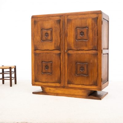 Rare cabinet en chêne FRANCE  vers 1930.