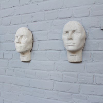 Série de 5 têtes en ciment 1960