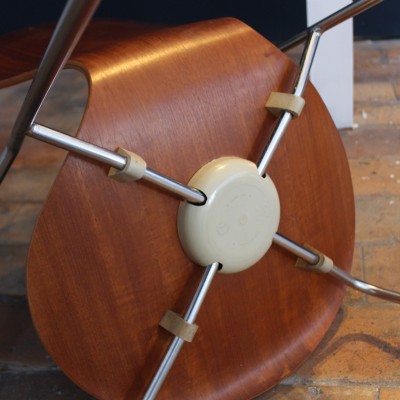 Pair of armchairs Arne Jacobsen model 3207