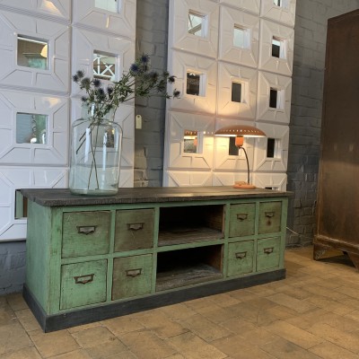 Low cabinet with drawers