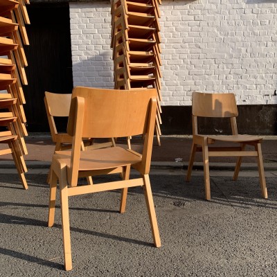 Série de 60 chaises 1970 en hêtre