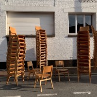 Série de 60 chaises 1970 en hêtre