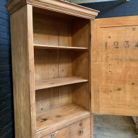 Ancienne armoire en bois 1930