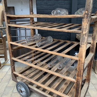 Ancien chariot de boulangerie en bois