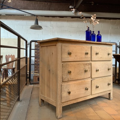 French Chest of drawers in oak
