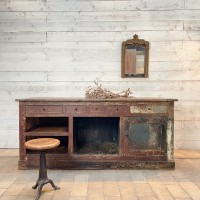 Ancien comptoir de commerce en bois