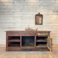 Ancien comptoir de commerce en bois