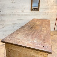 Ancien comptoir de commerce en bois