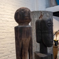 Ensemble de statues ethniques