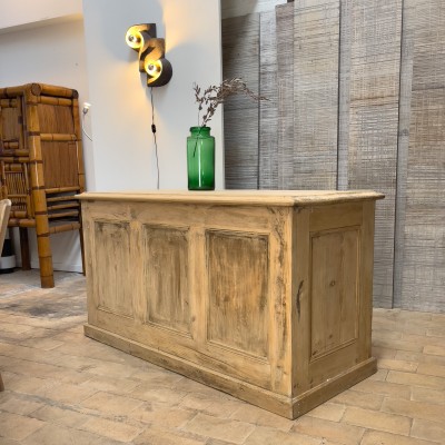 Wooden French counter shop