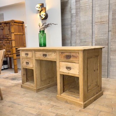Wooden French counter shop