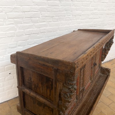 Cabinet en bois sculpté XIXème
